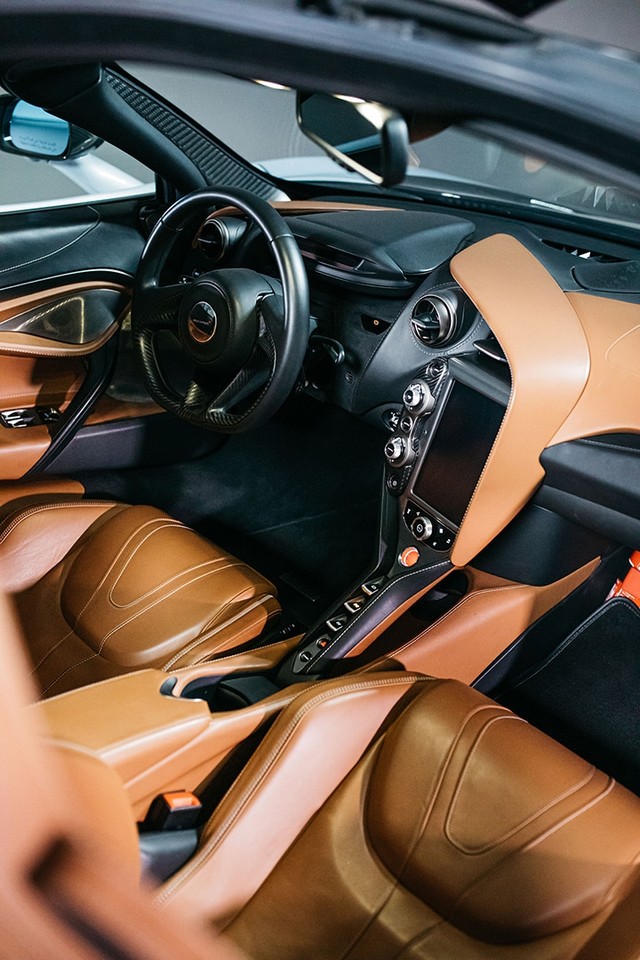 Prestige Cars backgroud tile 4